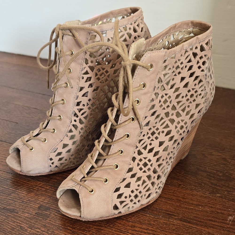 Stuart Weitzman Lace-Up Peep-Toe Lazer Cut Suede Heels Womens 8.5